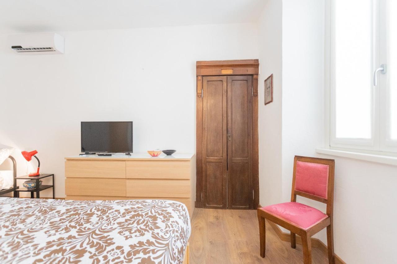 Da Pia In Historycal Como City Centre By Rent All Como Exterior foto