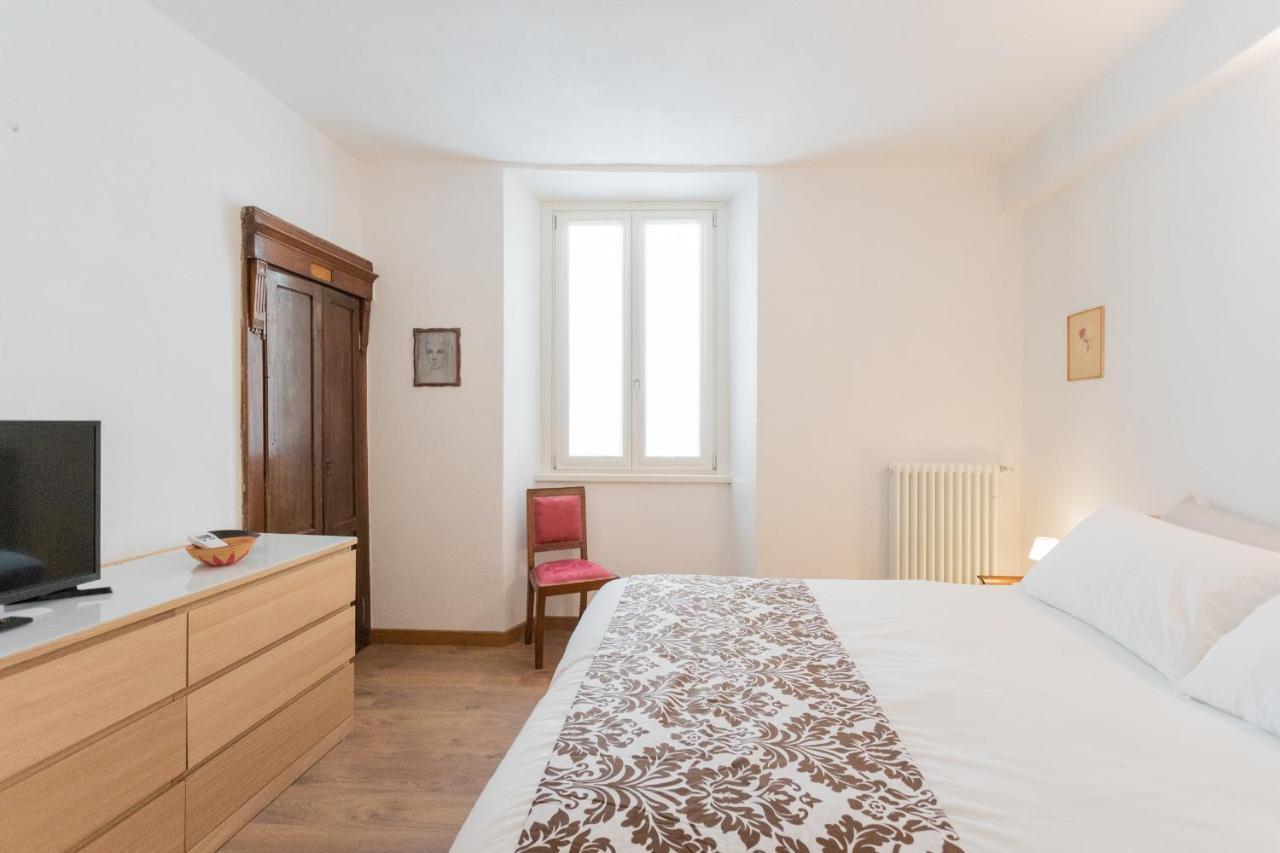 Da Pia In Historycal Como City Centre By Rent All Como Exterior foto